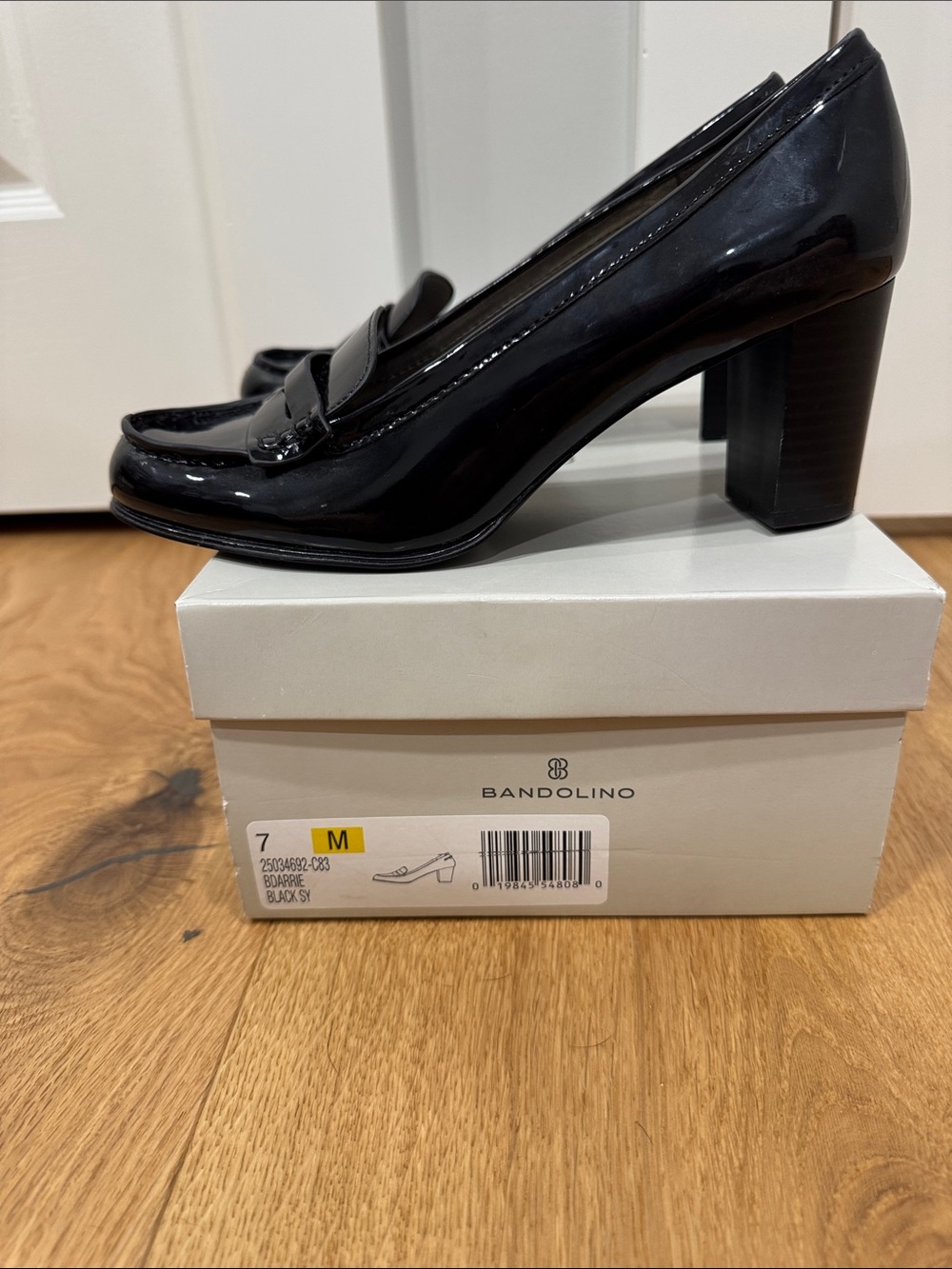 Bandolino Black Patent Leather Block Heel Penny Loafers Sz 7 barely worn w box - Picture 2 of 12